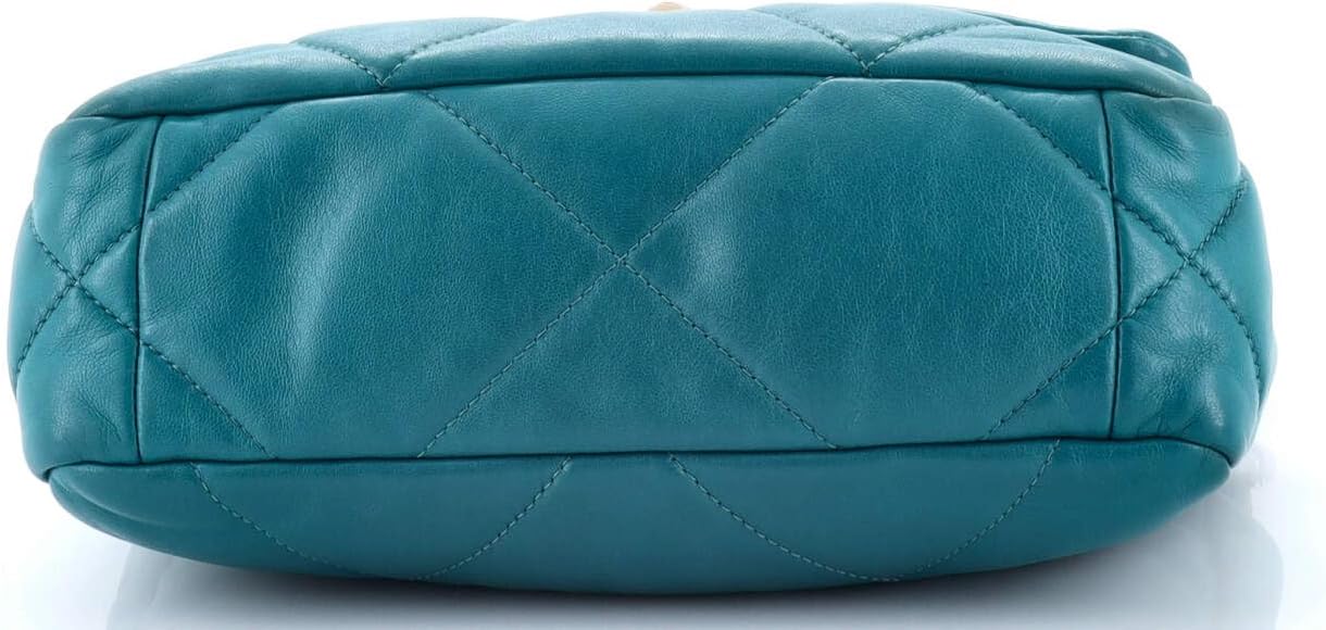 Chanel, 19 Flap Bag Quilted Leather Medium, Green