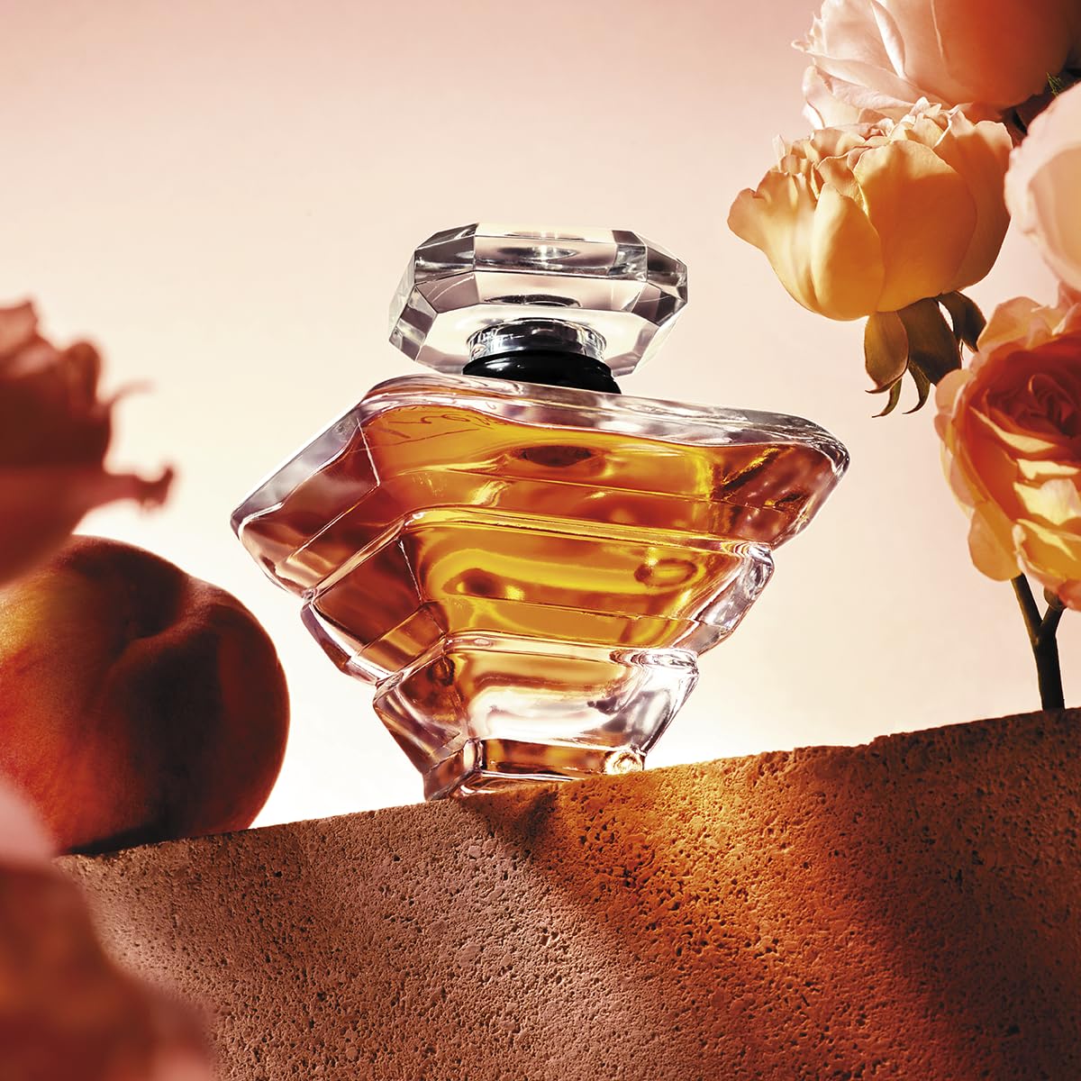 Lancôme Trésor Eau de Parfum - Long Lasting Fragrance with Notes of Rose, Lilac, Peach & Apricot Blossom - Elegant & Romantic Women's Perfume